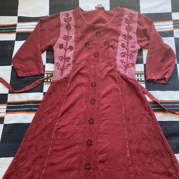 Vintage Just Cruising Rayon Floral Embroidered Midi Dress. 3/4 Sleeves. One Size - Picture 9 of 16